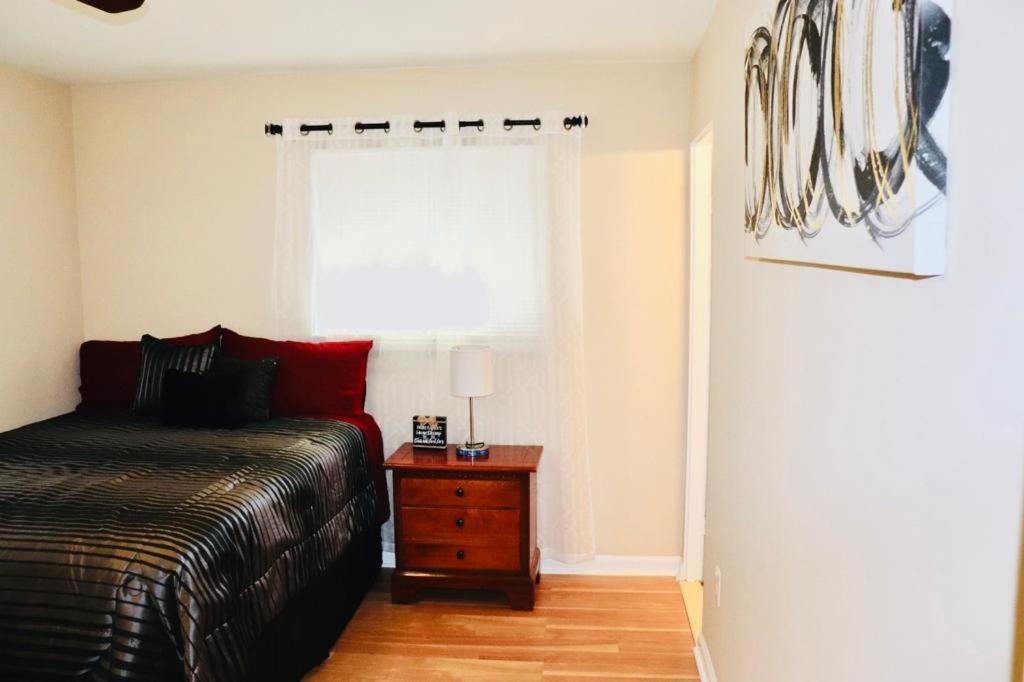 Private Room At Home Near Iad-Sterling Bagian luar foto
